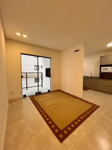 Apartamento de 2 dormitórios sendo 1 suíte para alugar! No Morretes