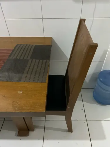 Mesa com 4 cadeiras