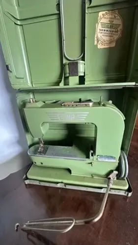 Maquina de Costura Elna - Peca de Colecionador