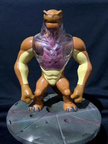 Boneco Ben 10 Enormossauro DNA Alien Heroes