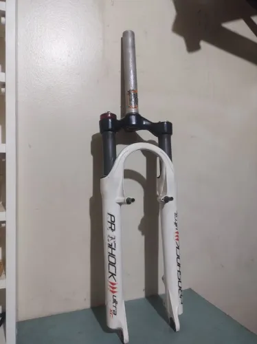 Garfo suspensão aro 26 Proshock ultra xc espiga over 20cm branco