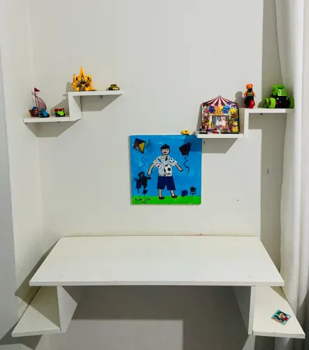Mesa de Estudos/Escritório com Nichos Decorativos - Branca | Excelente Estado