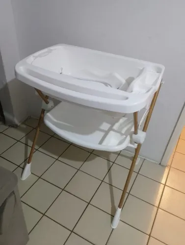 Vende-se banheira em estado de novo