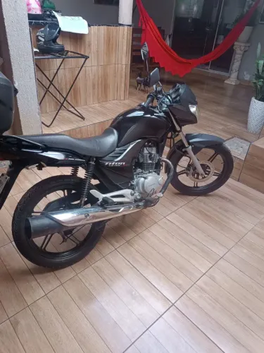Vendo super conservada modelo 2010 entrar em contato no *