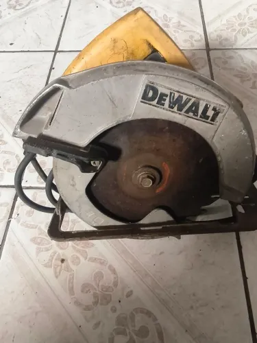 Serra circular Dewalt DW352