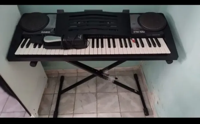 Teclado cinco oitavas,completo
