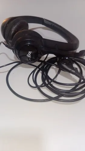 Headset USB Logitech H390 com Microfone e Controle de Volume (Usado)