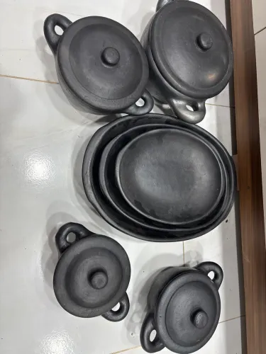Panelas de barro novas