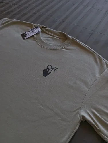 Camiseta Off-White Oversized Bege Logo Hand Off - Tam GG