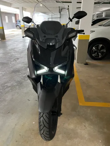 XMAX 300 CONNECTED ABS
