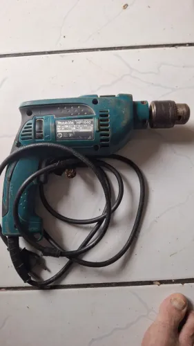 Furadeira makita usada
