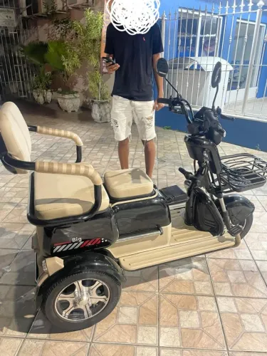 Triciclo elétrico 