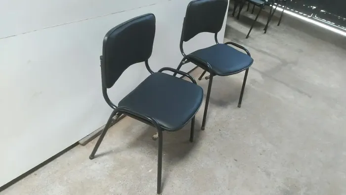 Cadeira em courino