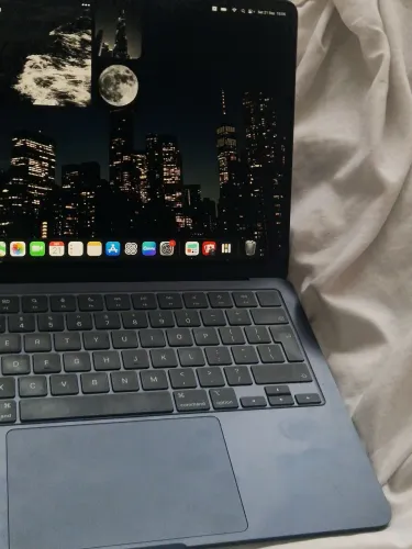 MAC AIR M2 COR MEIA NOITE DE 512SSD. ( APARELHO USADO )