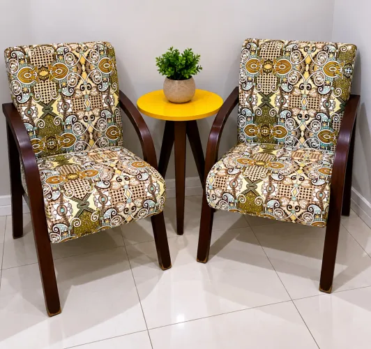 Poltronas e mesinha de centro