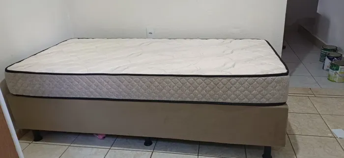 cama box com colchão solteiro semi nova