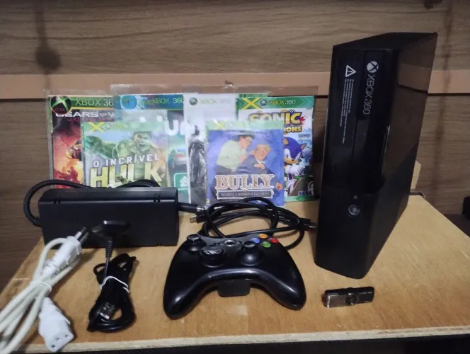 Xbox 360 Super Slim com jogos