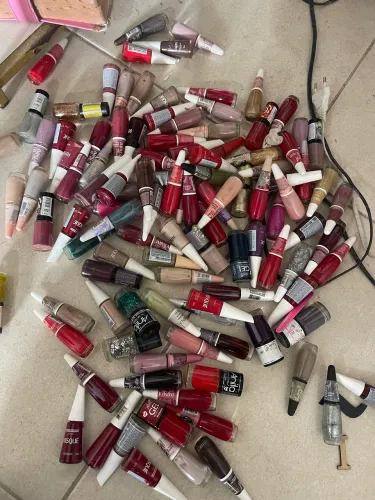 Esmalte novos e usado