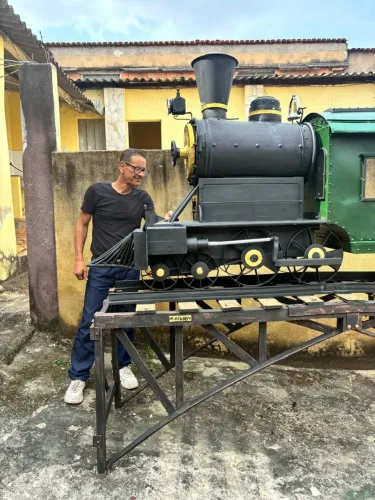 Churrasqueira locomotiva "Bafo/defumadora.