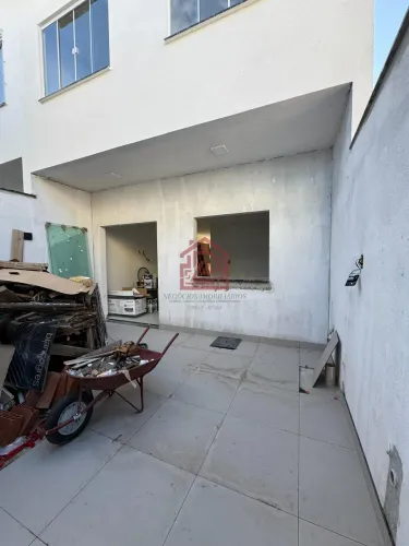Casa à venda em Vale das Palmeiras, Macaé | 3 dorms, suíte