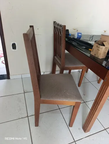 Mesa com 4 cadeira madeira pura