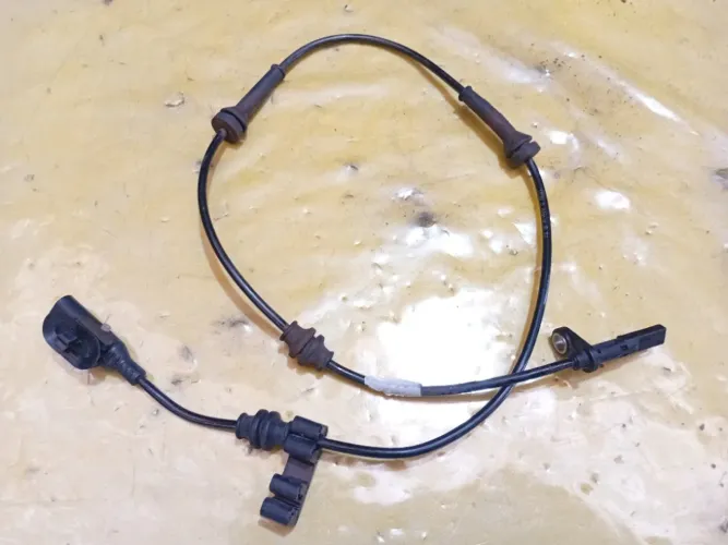 Sensor Abs Traseiro Esquerdo Fastback 1.0 T 2023 2024 Usado