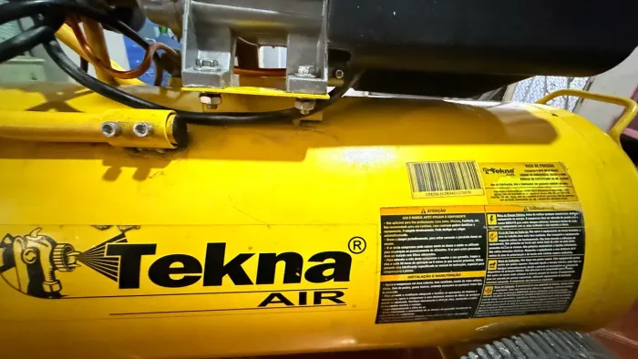 Compressor Telkna 50L para oficina em perfeito estado