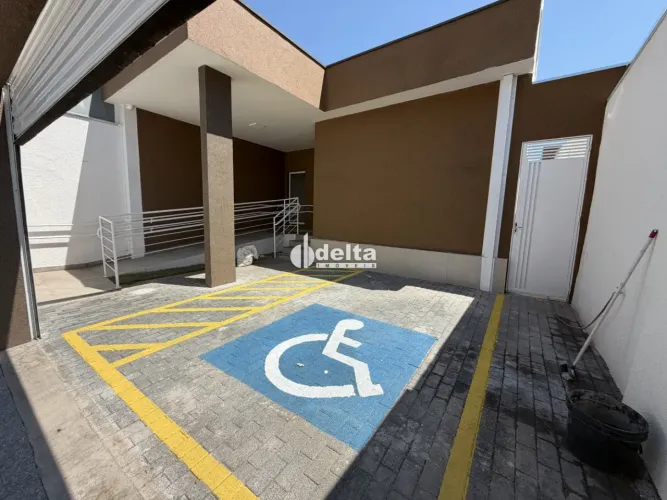 Casa comercial com Habite-se sendo primeira locação Bairro Osvaldo - Uberlândia