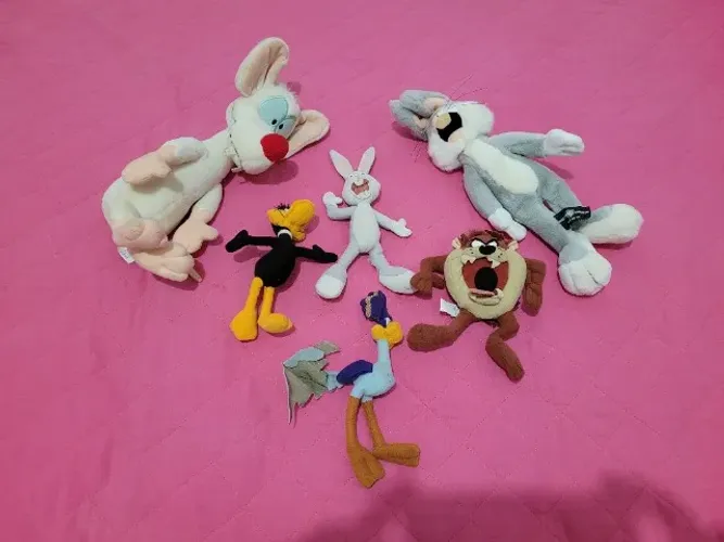 Combo Kit de Pelúcias da Turma do Pernalonga Warner Bros Original com 6 Peças
