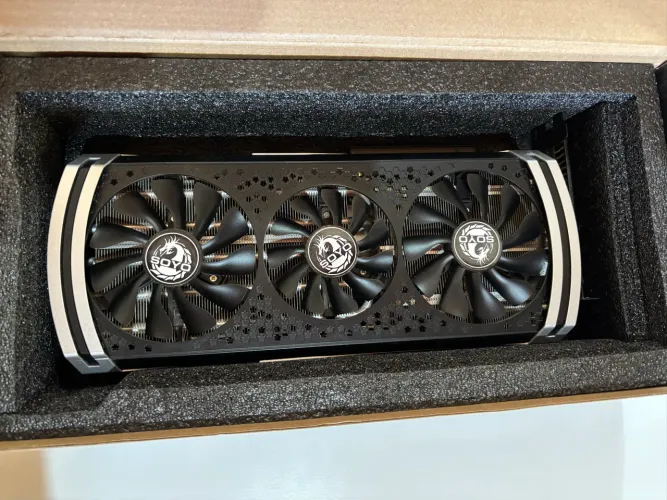 Placa de vídeo RX 5700XT Triple fan Soyo