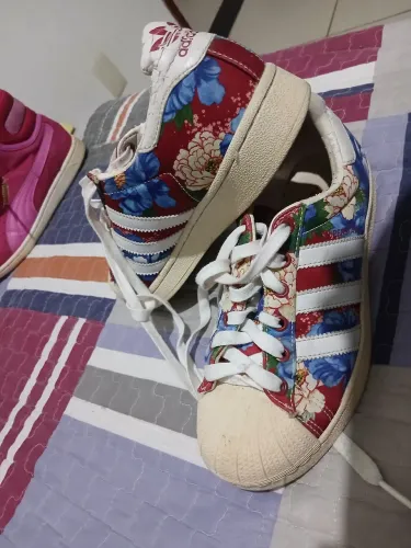 Tênis Adidas floral 35 80,00 original