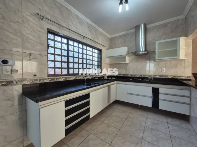 Casa com 3 quartos à venda, 192 m² por R$ 385.000 - Parque Vista Alegre - Bauru/SP