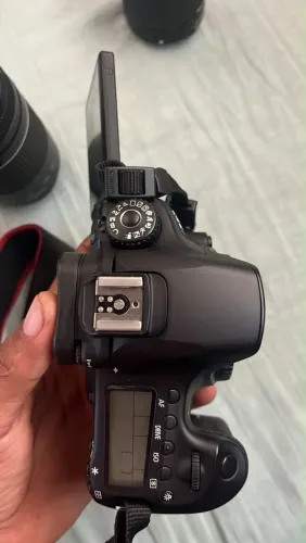 VENDO Canon EOS 60D  + Lente- Super Conservada! Pronta pra Trabalhar