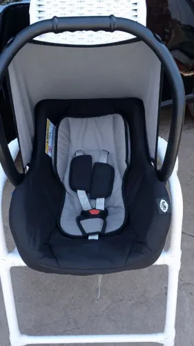 Vende-se bebê conforto