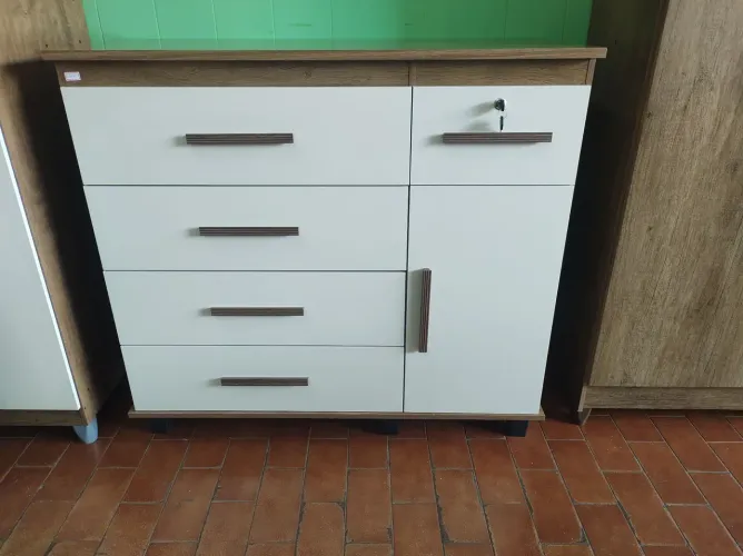 Vendo cômoda com sapateira nova grande