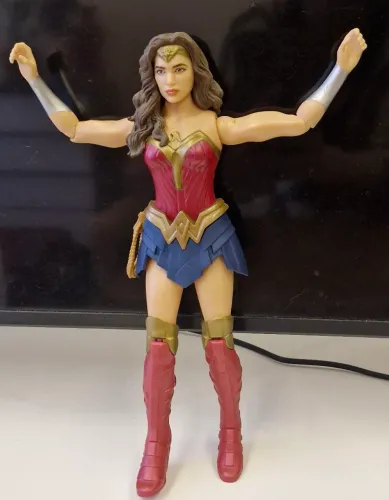 Mulher Maravilha articulável