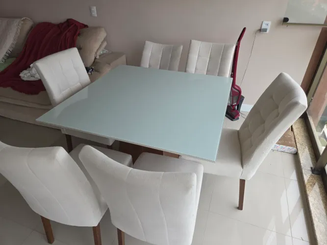 Mesa de jantar com 6 cadeiras