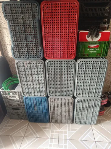 Basquetas de plástico em excelente estado
