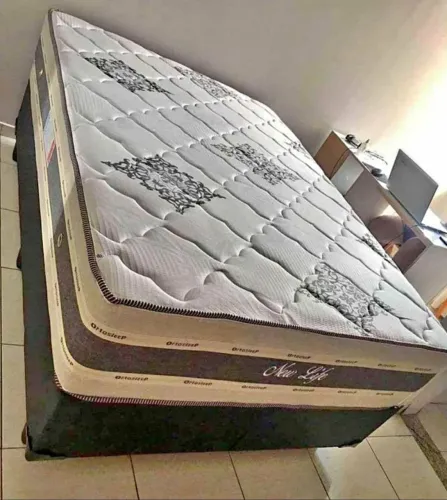 Cama casal com colchão molas ensacadas