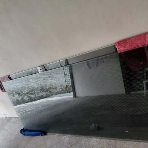 Vendo  porta de vidro incolor medindo 224X98 cada folha 
