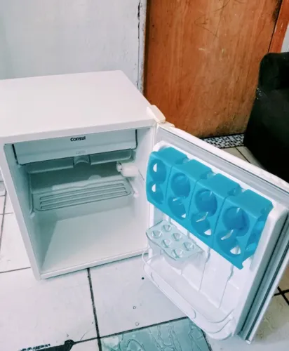 Frigobar consul, semi novo , ótimo preço, obs: não entrego