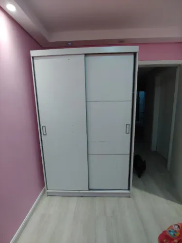 Guarda-Roupa Branco 2 Portas de Correr | 2,20 x 1,40 m | Bom Estado