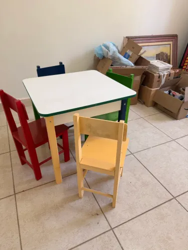 Mesinha Infantil com 4 Cadeiras - Novinha, Nunca Usada