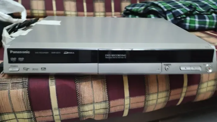 Gravador de DVD Panasonic DMR-ES10 - Com Controle Remoto