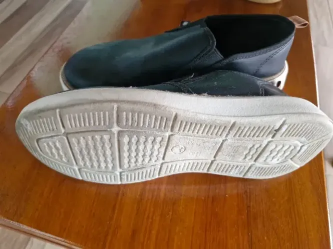Sapato Estiloso sem cadarço preto bem confortável