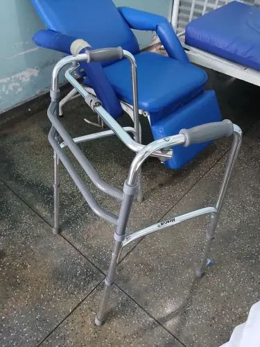 Andador "Walk Mercury" c/ 3 meses de uso- Todo em Alumínio cromado- Super resistente 130kg