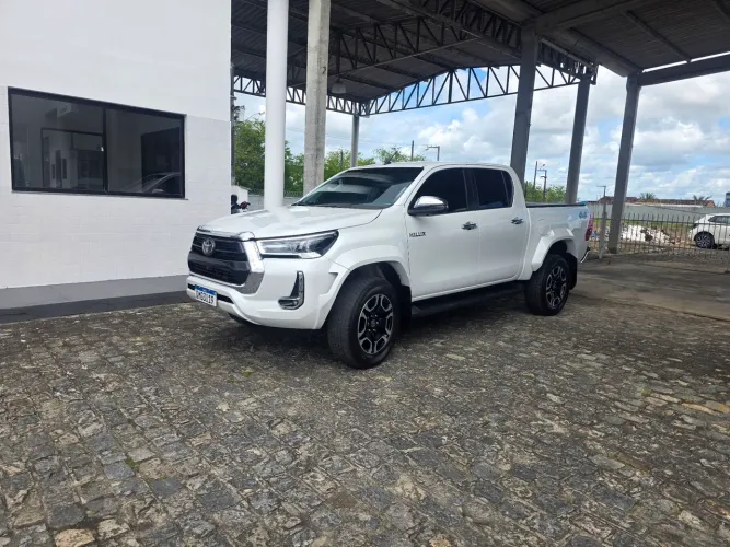 Toyota Hilux CD SRX Plus 4X4 2.8 TDI Die. Aut. 2024