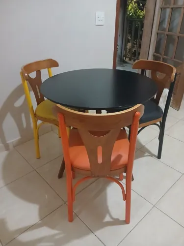 Mesa da OVNI e 3 cadeiras da móveis BRUM