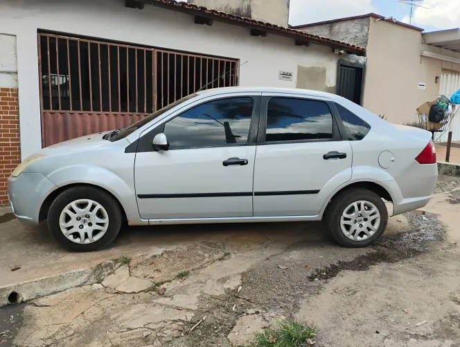 Ford Fiesta Sedan 1.0 8V Flex 4P 2008