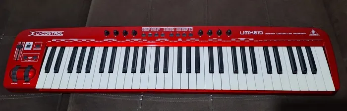 Controlador USB/MIDI Behringer UMX 610